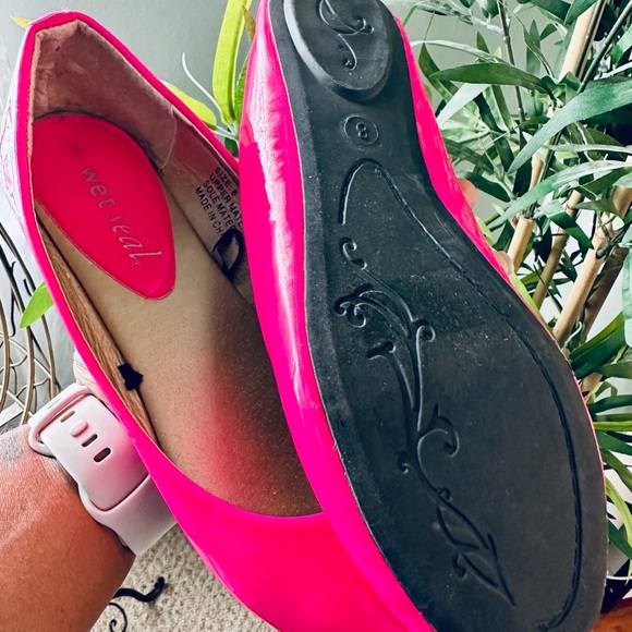 WetSeal Pink flats - Picture 2 of 2